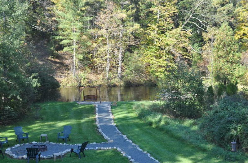 Red Moose Lodge - From Web Listing (newer photo)